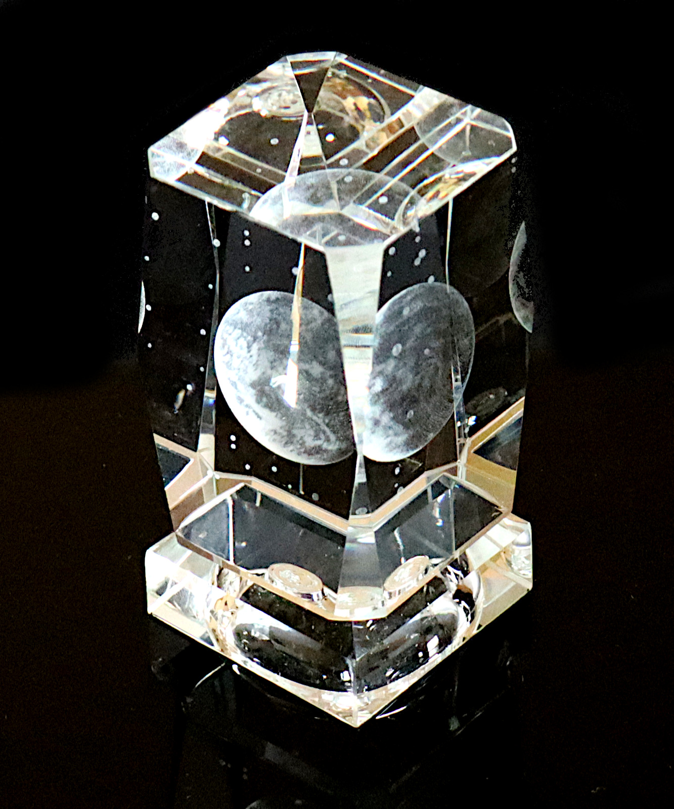 Kristallglasquader mit 3D-Lasergravur Planet